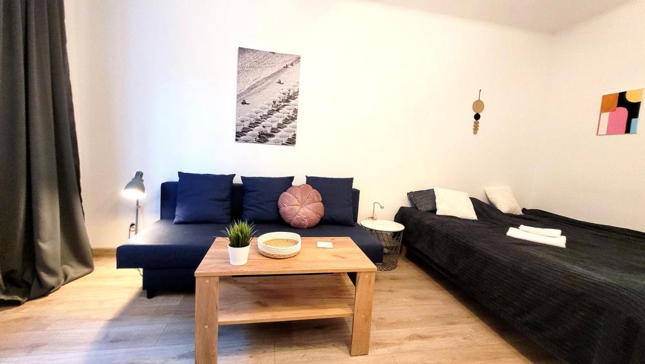 Apartment Great Life - Next To Metro Station Warschau