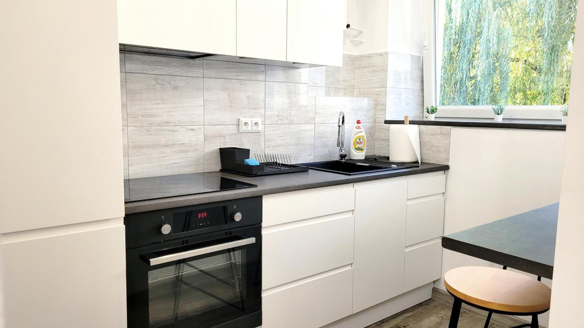 Apartment Great Life - Next To Metro Station